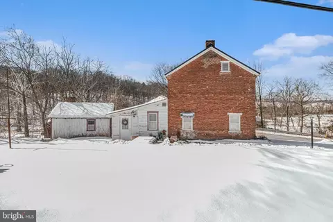 84 Kennedy Valley Rd, Landisburg, PA 17040