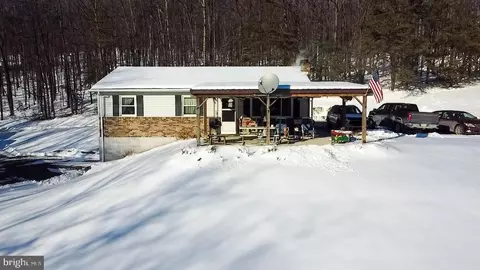 125 Fawn Ln, Elliottsburg, PA 17024