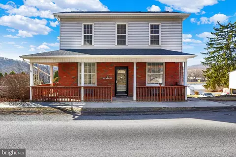 25 S Market St, Millerstown, PA 17062