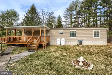 10 Spruce Tree Ln, Landisburg, PA 17040