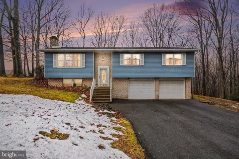 5 Ankajam Dr, Duncannon, PA 17020