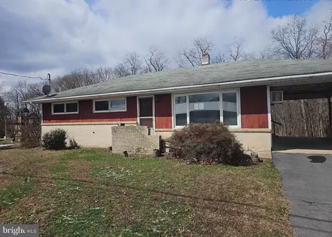 26 Eisenhower Blvd, Duncannon, PA 17020