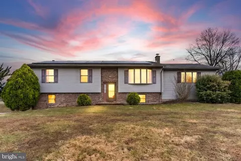 48 Red Hill Rd, Newport, PA 17074