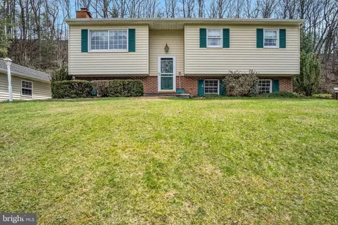 155 Greenbriar Rd, Elliottsburg, PA 17024