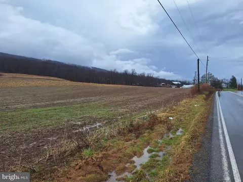 5172 Raccoon Valley Rd, Millerstown, PA 17062