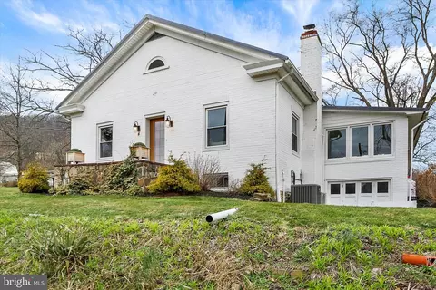 889 Pfoutz Valley Rd, Millerstown, PA 17062