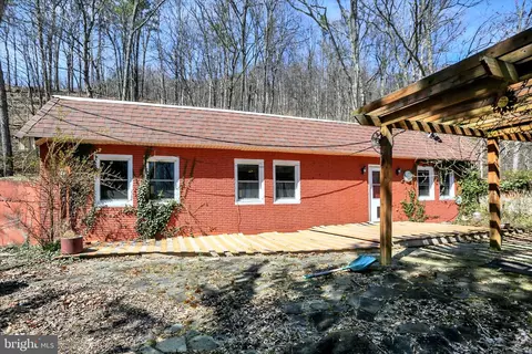98 Fallen Cabin Ln, Landisburg, PA 17040