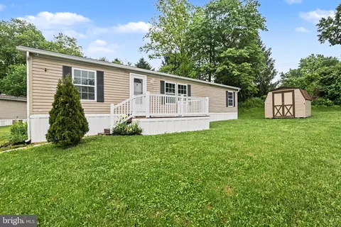 49 Meadowview Dr, New Bloomfield, PA 17068