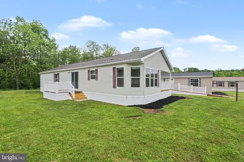 19 Meadowview Dr, New Bloomfield, PA 17068