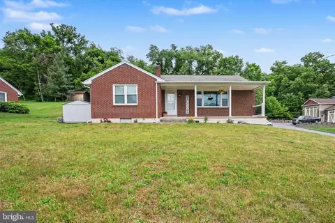 64 N Market St, Millerstown, PA 17062