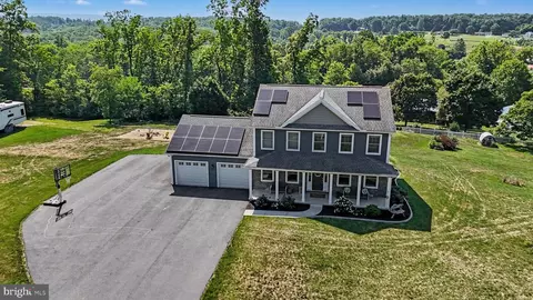 3 Stoner Dr, Shermans Dale, PA 17090