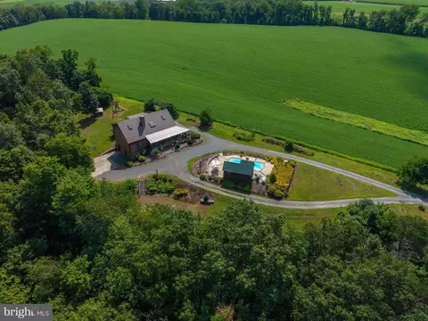 860 Old Ferry Rd, Millerstown, PA 17062