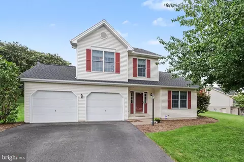106 Greenwood Ln, Millerstown, PA 17062