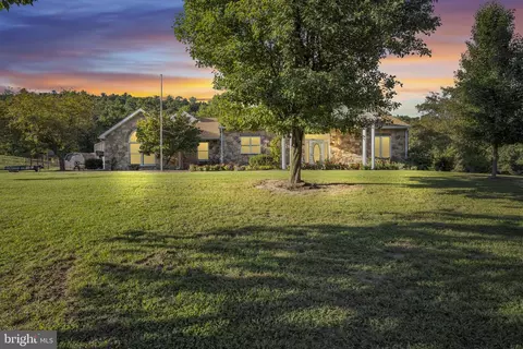 1195 Fox Hollow Rd, Shermans Dale, PA 17090