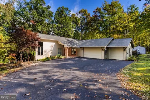 7 Trout Ln, Marysville, PA 17053