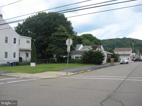 100 S Nicholas St, Saint Clair, PA 17970