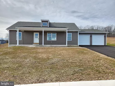 8 Hillside Vista Dr, Pine Grove, PA 17963
