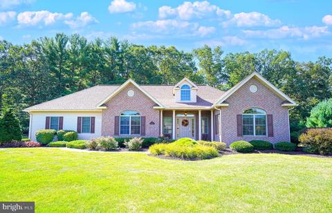10 E Hyland Dr, New Ringgold, PA 17960