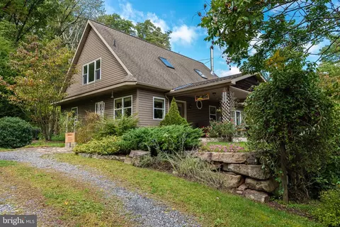 73 Woods Rd, Klingerstown, PA 17941