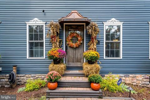 303 N Spring Mountain Dr, Zion Grove, PA 17985