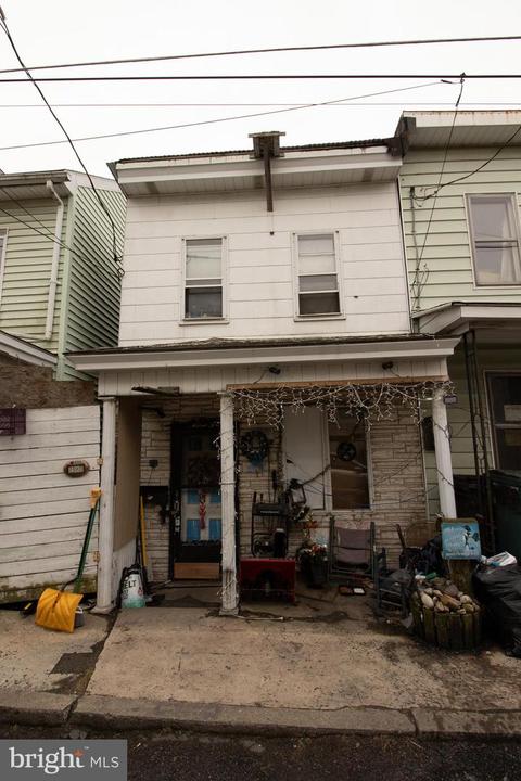 422 W Poplar St, Shenandoah, PA 17976