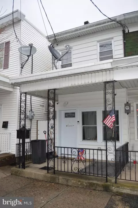221 S West St, Shenandoah, PA 17976