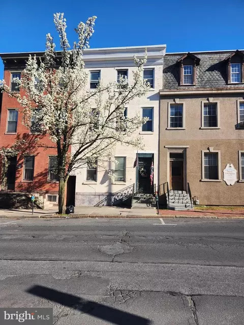 319 W Market St, Pottsville, PA 17901