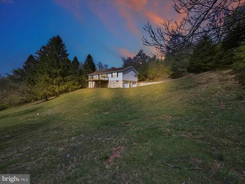 262 W 2nd Mountain Rd, Pottsville, PA 17901