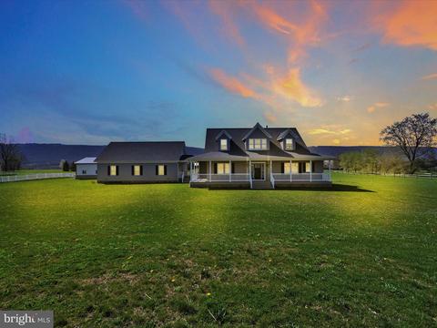 1059 E Main St, Hegins, PA 17938