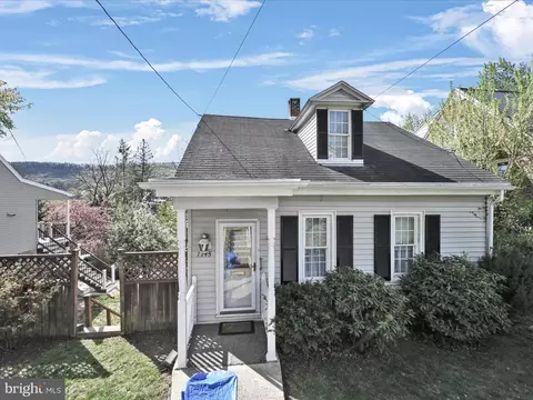 1745 Elk Ave, Pottsville, PA 17901