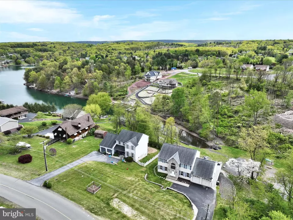  1928 Wynonah Dr, Auburn, PA 17922 photo 2