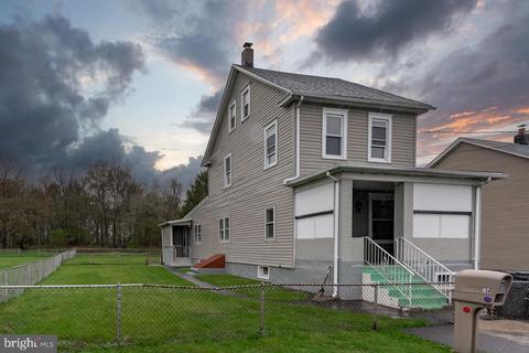 7 First St, Kelayres, PA 18231