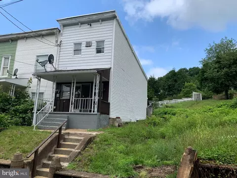 37 Coal St, Middleport, PA 17953