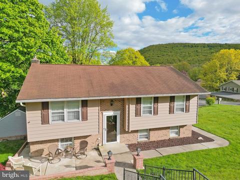 304 Highland Dr, Pottsville, PA 17901