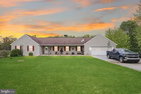 132 Natures Rd, Pine Grove, PA 17963