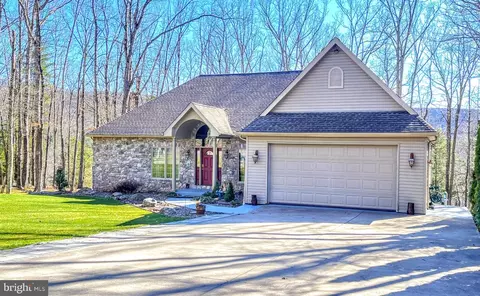 108 Arapahoe Ln, Hazleton, PA 18202