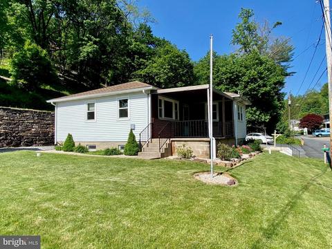 403 Centre St, Port Clinton, PA 19549
