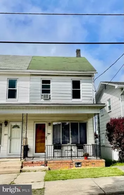 20 S 2nd St, Frackville, PA 17931