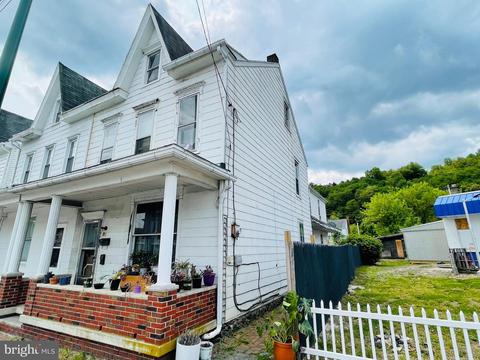 210 N 2nd St, Saint Clair, PA 17970