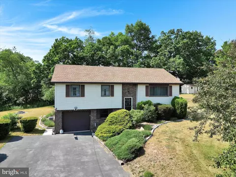 1740 Running Deer Dr, Auburn, PA 17922
