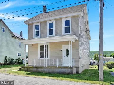 110 W Washington St, Muir, PA 17957