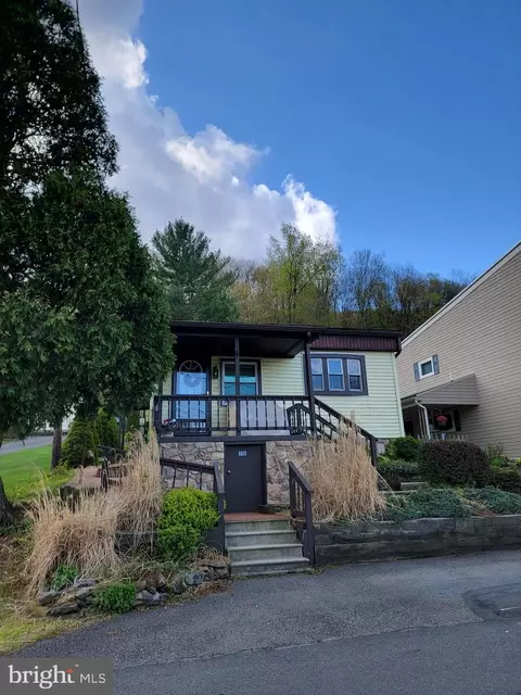 510 E Bacon St, Pottsville, PA 17901