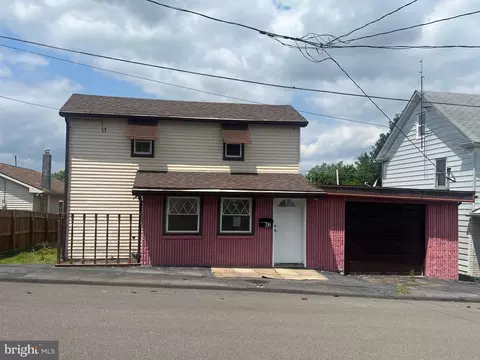 42 N Logan St, Mcadoo, PA 18237