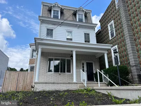 1018 W Race St, Pottsville, PA 17901