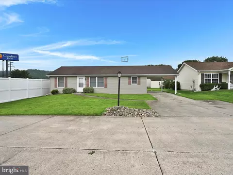 201 Laurel Ct, Pine Grove, PA 17963