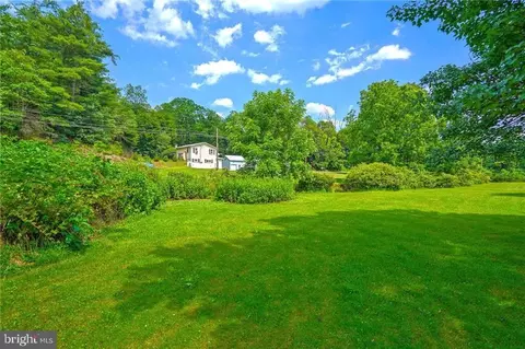 2157 Sunny Rd, New Ringgold, PA 17960
