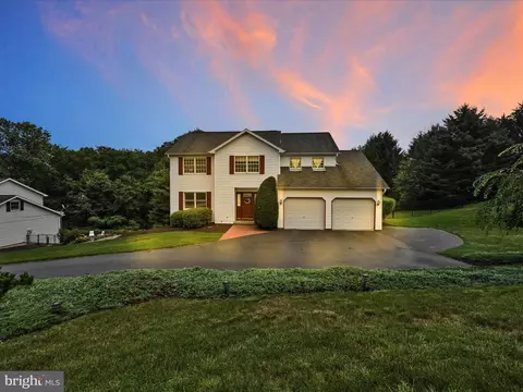 822 Pinewood Dr, Pottsville, PA 17901
