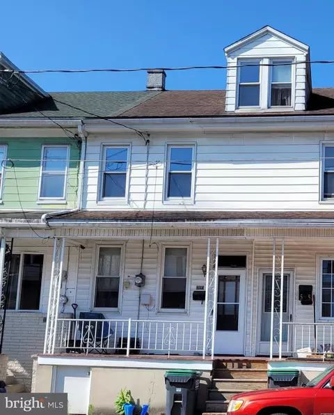 53 Macomb St, New Philadelphia, PA 17959