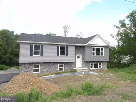 31 Long Stretch Rd, Pine Grove, PA 17963