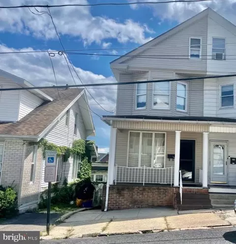 202 Schuylkill Ave, Shenandoah, PA 17976